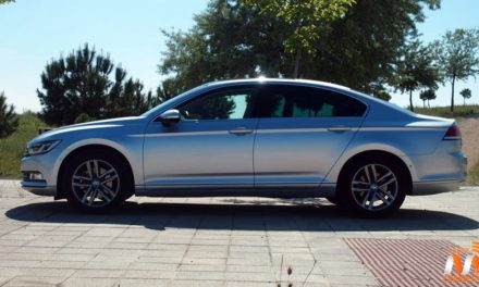 Al volante del Volkswagen Passat 2016