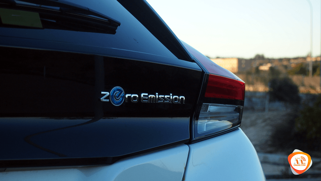 Al-volante-del-Nissan-Leaf-2018_SPM_05 Nissan Leaf 2018 vs. Smart FourFour EQ