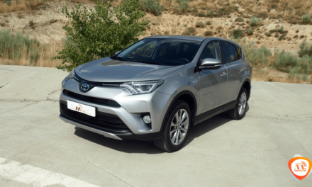 Al volante del Toyota RAV4 Hybrid 2018