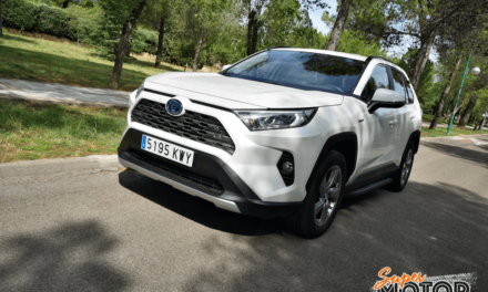 Al volante del Toyota RAV4 Hybrid AWD-i 2019