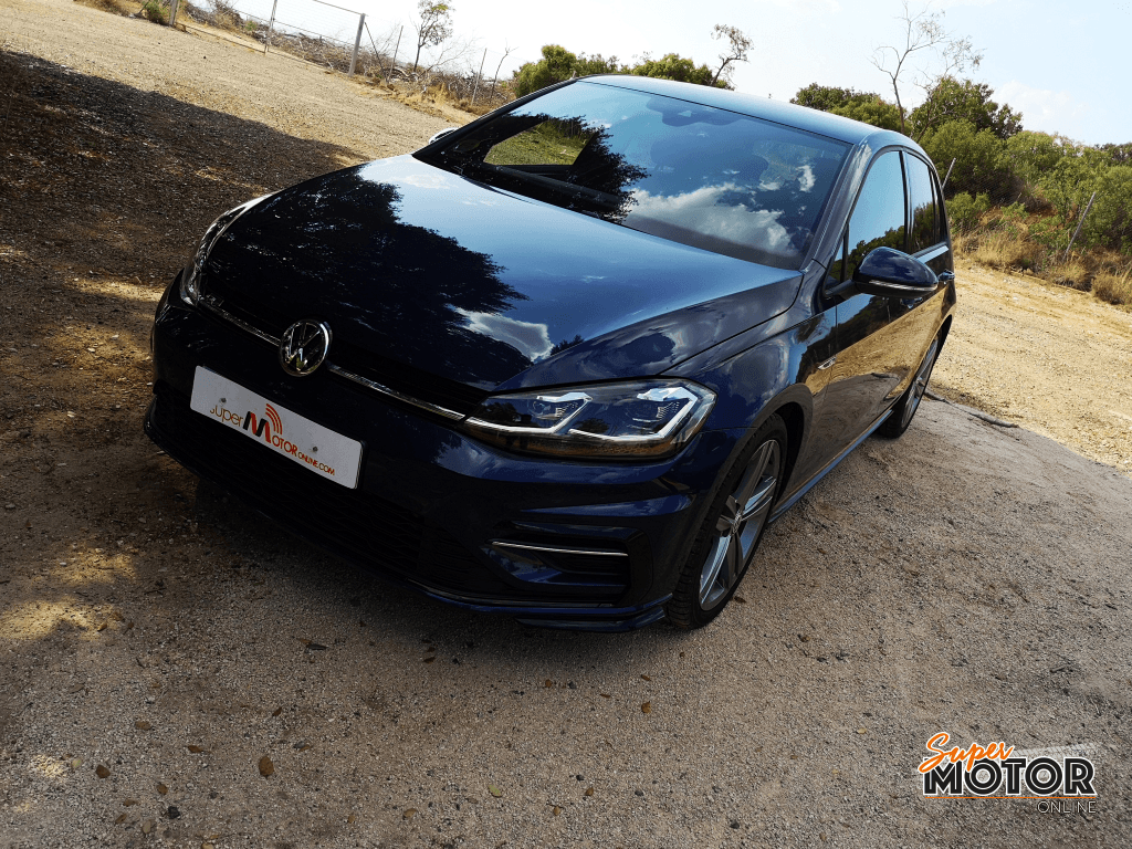 Al volante del Volkswagen Golf Sport R-Line 2019