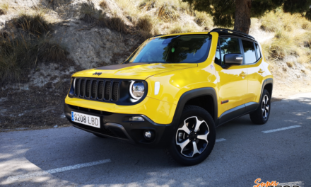 Al volante del Jeep Renegade 2020