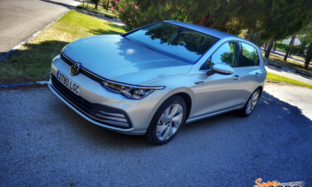 Al volante del Volkswagen Golf 2020