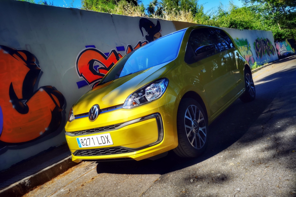 Al volante del Volkswagen e-UP 2020