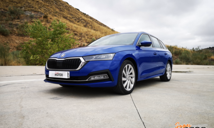 Al volante del Skoda Octavia Combi 2020