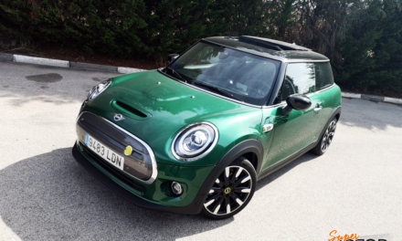 Al volante del MINI Cooper SE 2020