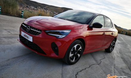 Al volante del Opel Corsa-e 2020