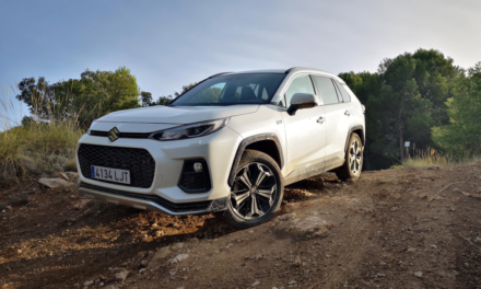 Al volante del Suzuki Across 2020