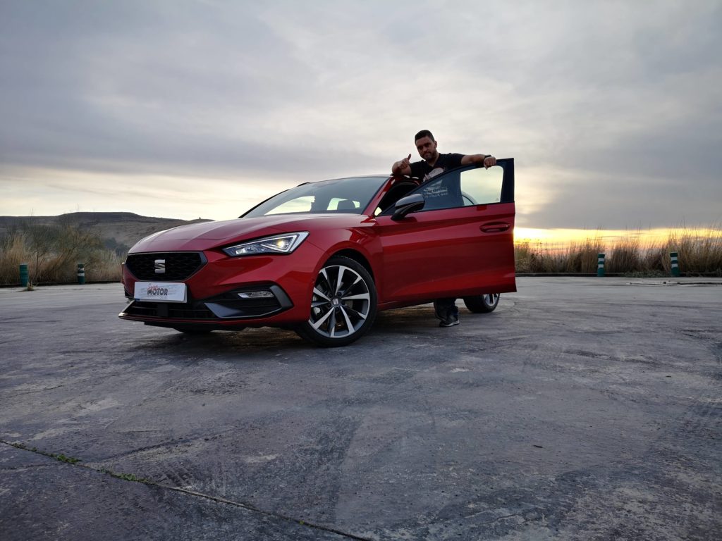 Al volante del Seat León ST FR 2021