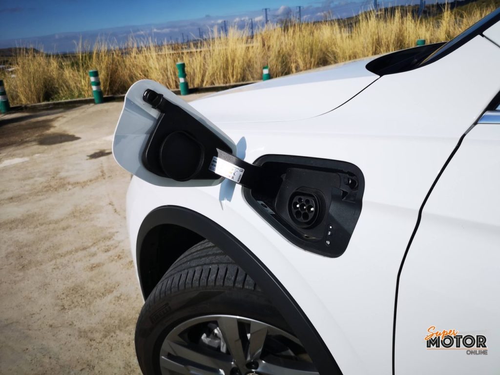 Al volante del Volkswagen Tiguan e-Hybrid 2021