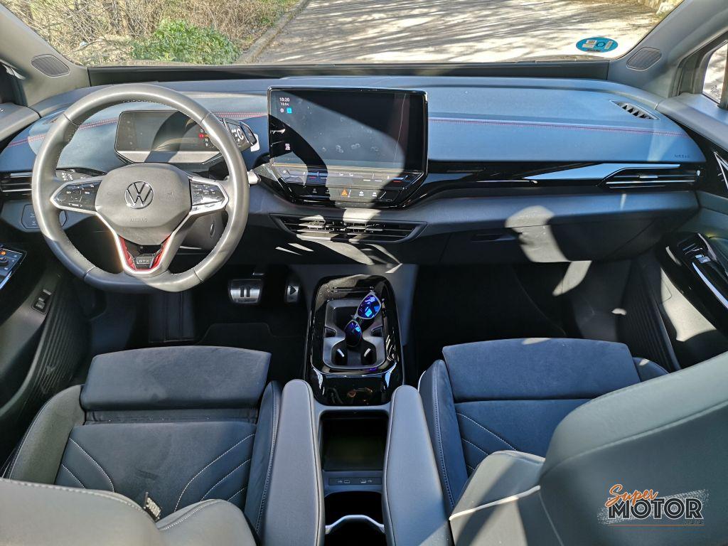 Al volante del Volkswagen ID.4 GTX 2022
