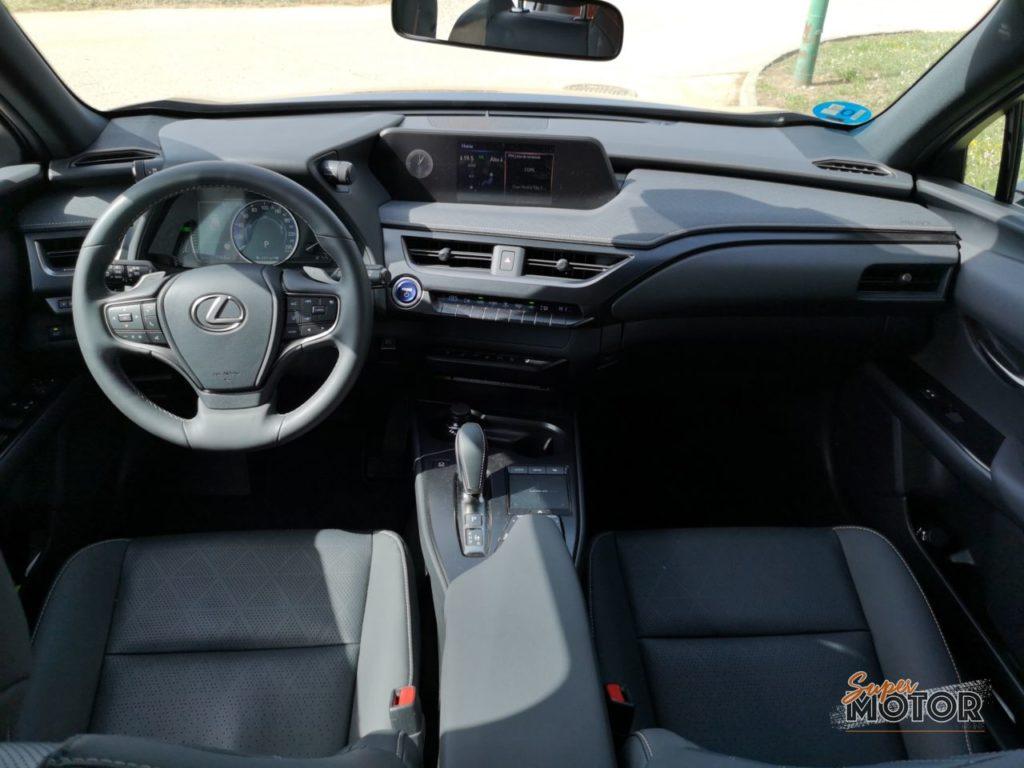 Al volante del Lexus UX 300e 2022