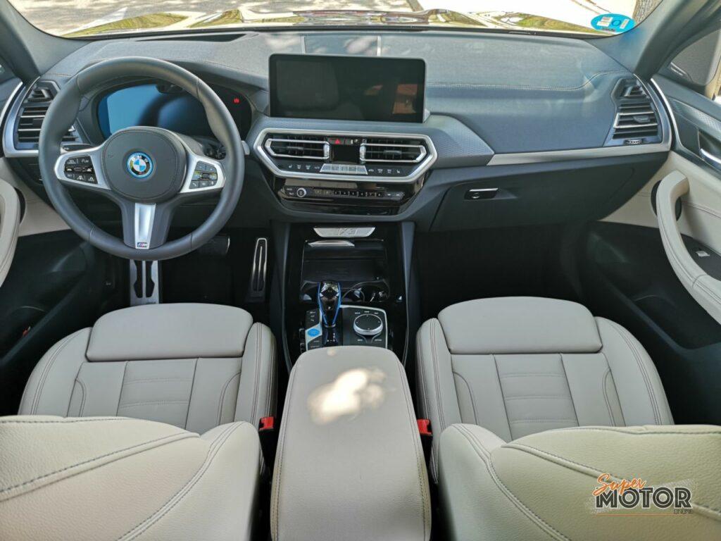 Al volante del BMW iX3 2022