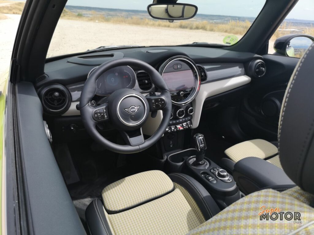 Al volante del Mini Cooper S Cabrio 2022
