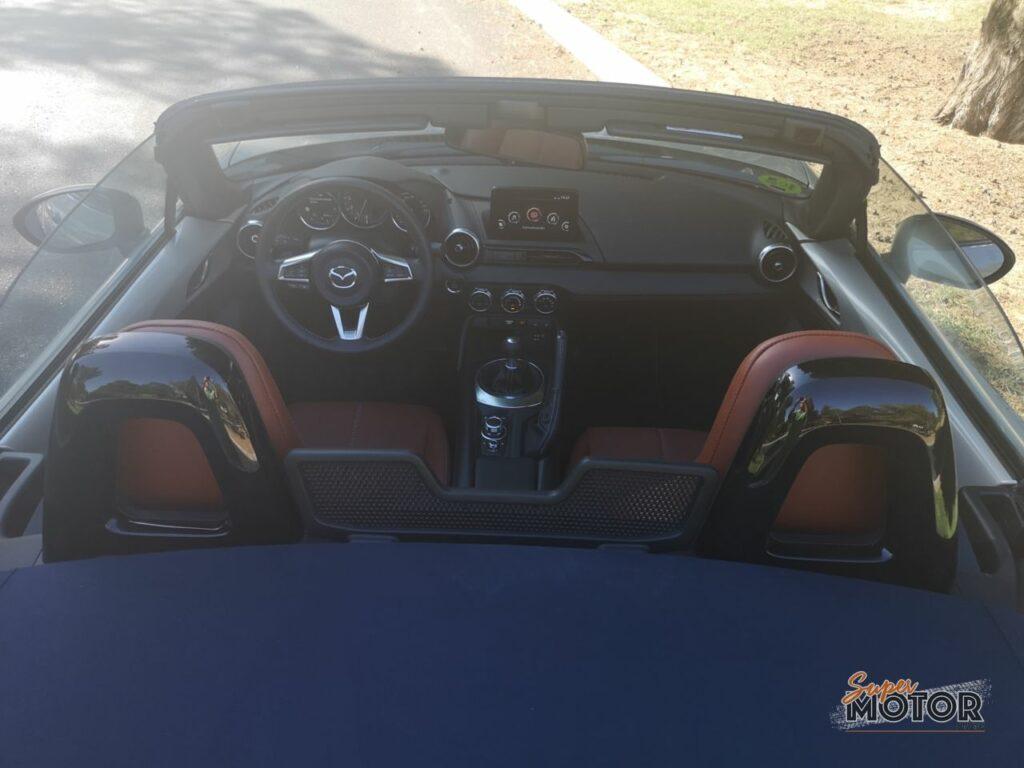 Al volante del Mazda MX-5 Blue Cap Edition 2022