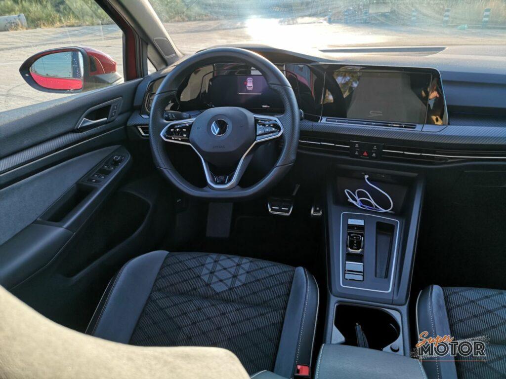 Al volante del Volkswagen Golf Variant 1.5 eTSI 150cv 2022