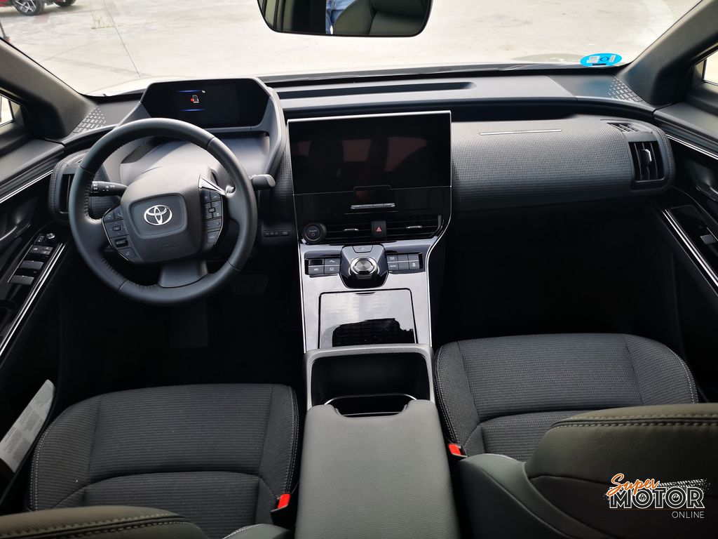 Al volante del Toyota BZ4X 2023