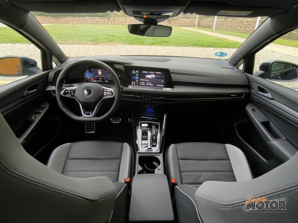 Al volante del Volkswagen Golf GTE 2023