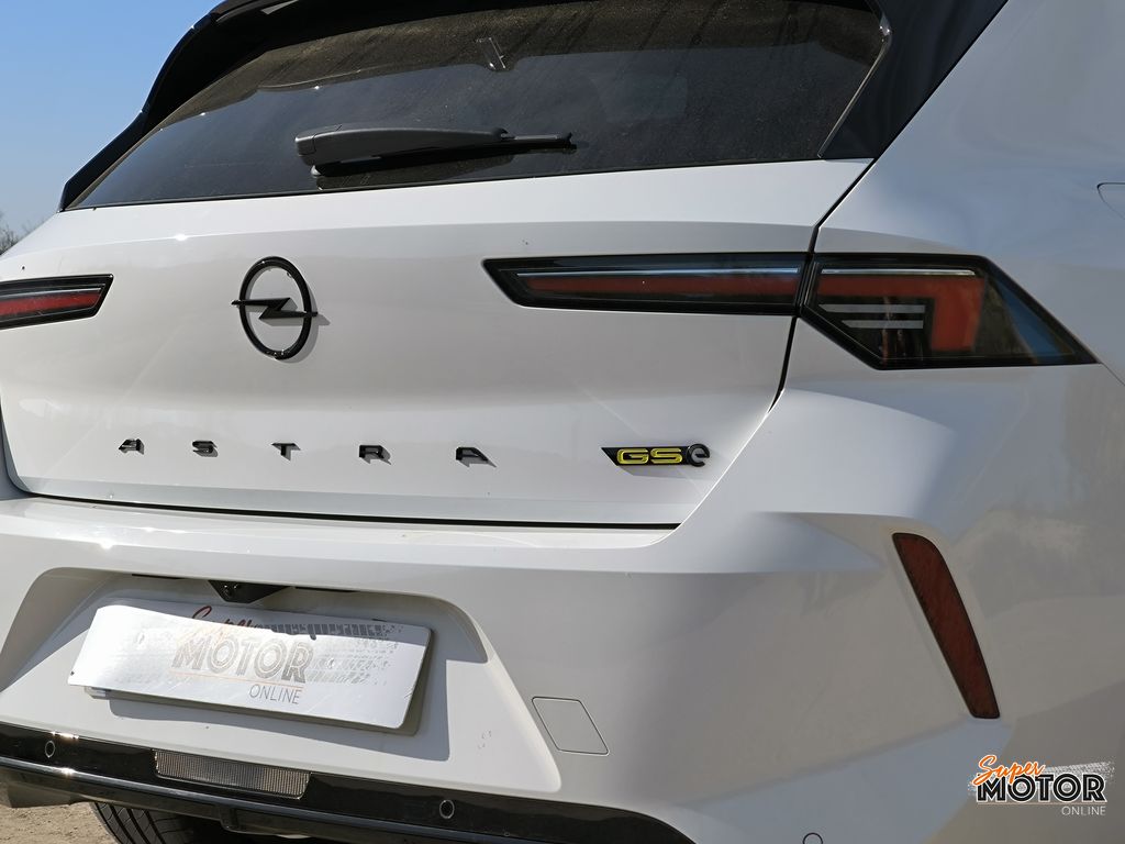 Al volante del Opel Astra GSE 2023