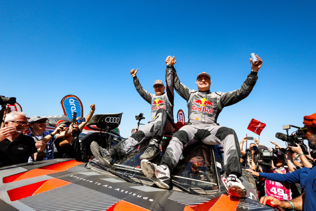 Carlos Sainz y Lucas Cruz logran su cuarto Dakar