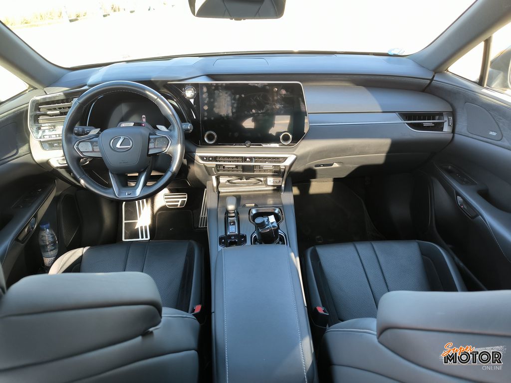 Al volante del Lexus RX 500h TURBO 2024