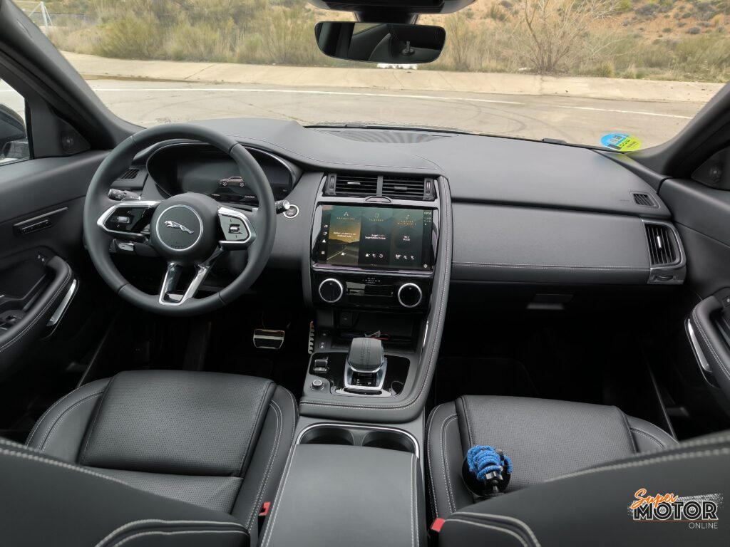 Al volante del Jaguar E-Pace 2024