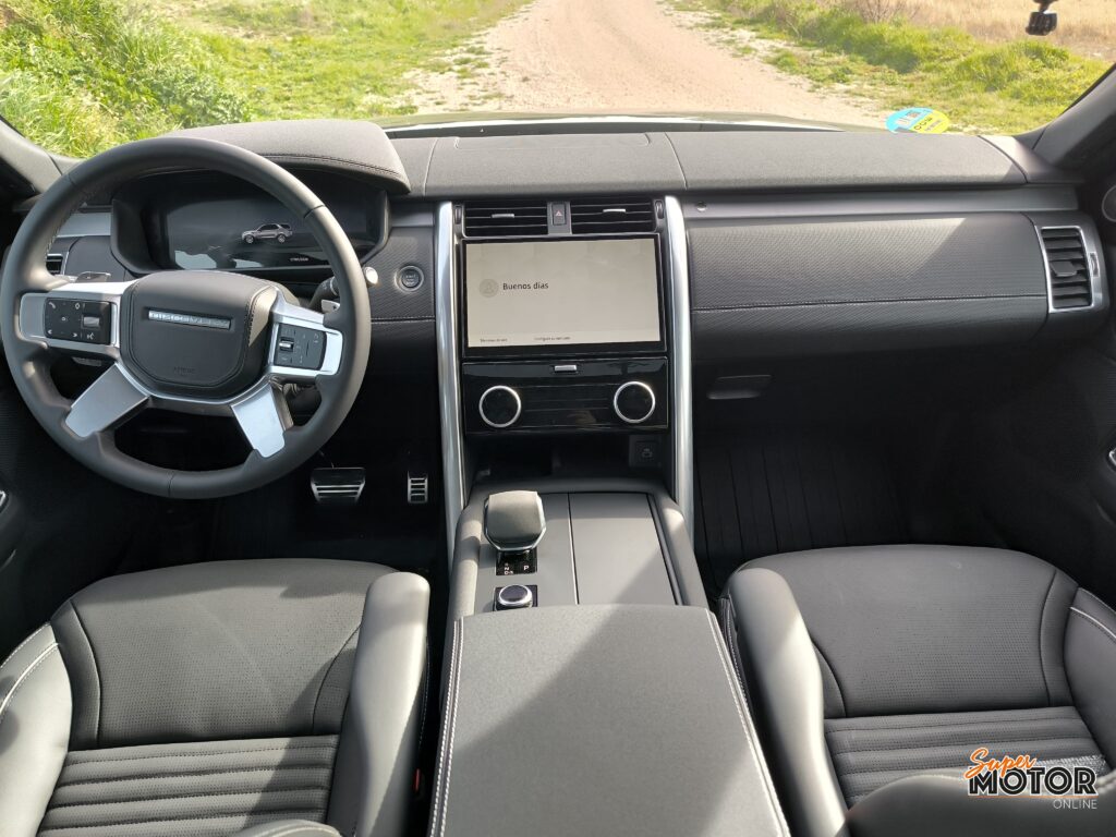 Al volante del Land Rover Discovery 2024