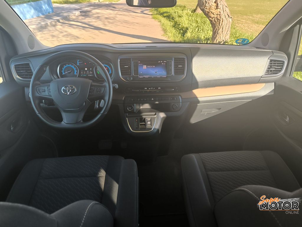 Al volante del Toyota Proace Verso EV 2024