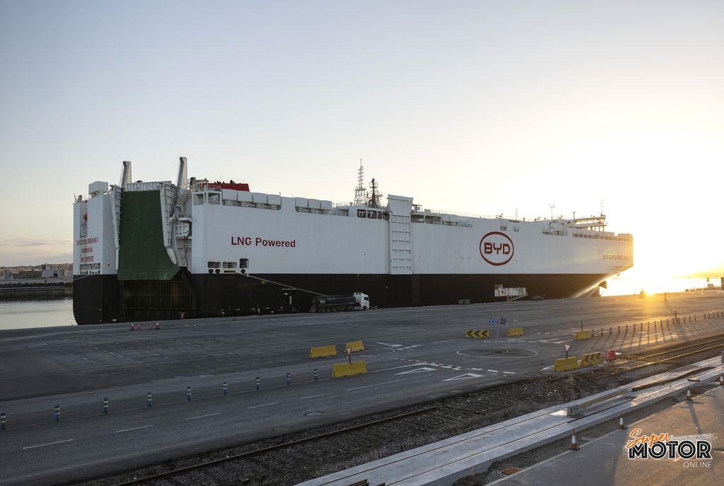 BYD celebra un hito en España con la llegada de 1.000 unidades del SEAL U DM-i al puerto de Santander