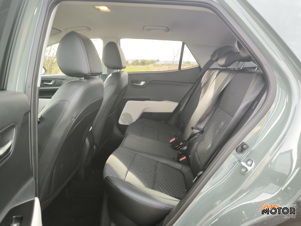 Al volante del Kia Stonic Hybrid 2026
