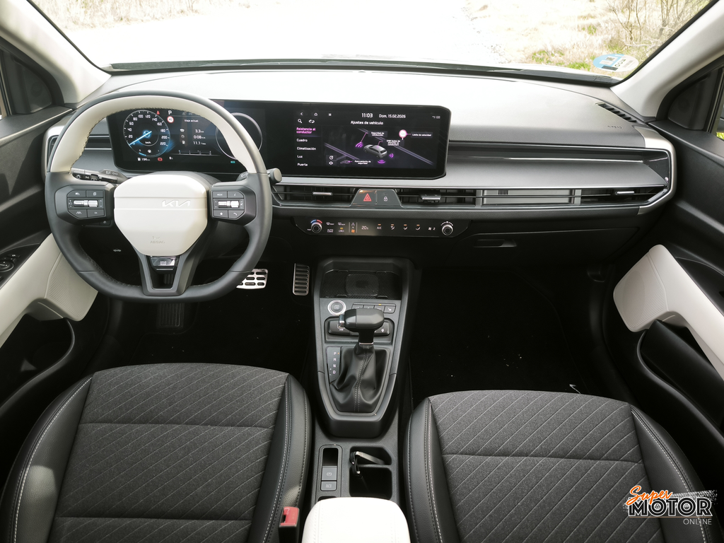 Al volante del Kia Stonic Hybrid 2026