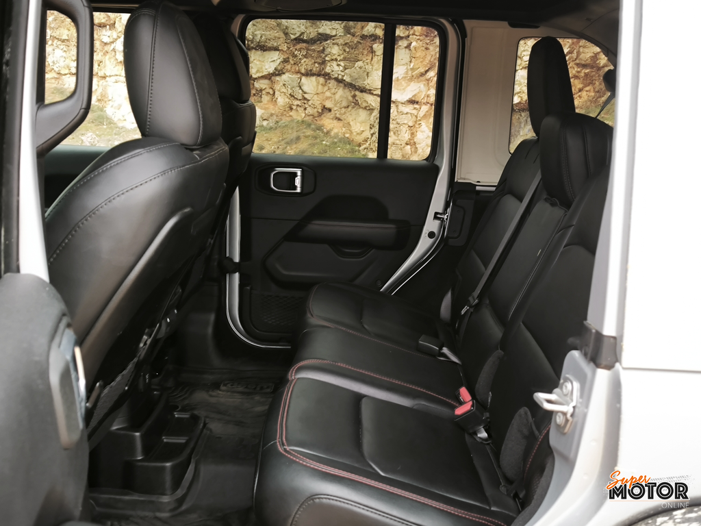 Al volante del Jeep Wrangler Rubicon 2.0T 2026