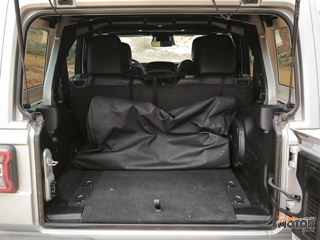 Al volante del Jeep Wrangler Rubicon 2.0T 2026