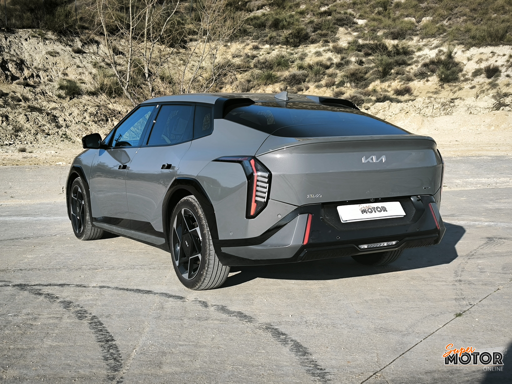 Al volante del KIA EV4 Fastback GT-Line 2026