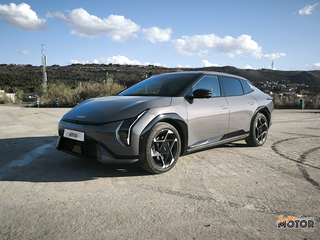 Al volante del KIA EV4 Fastback GT-Line 2026