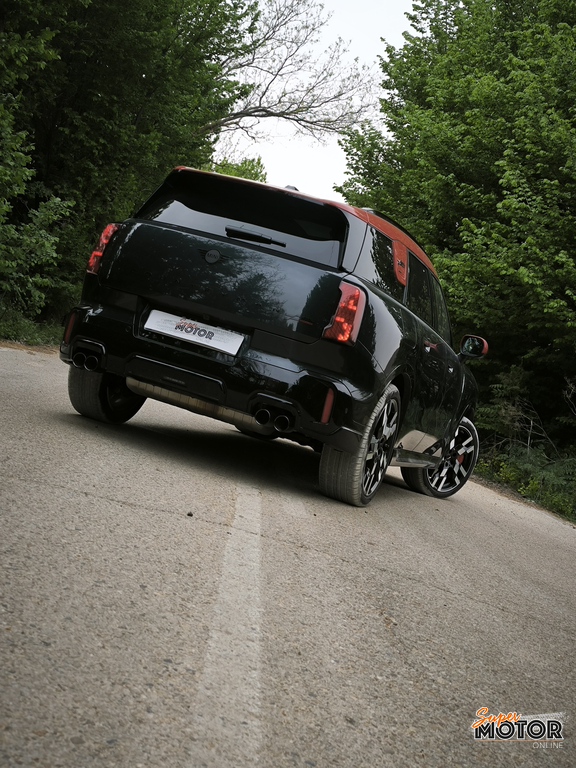 Al volante del MINI Countryman John Cooper Works 2026