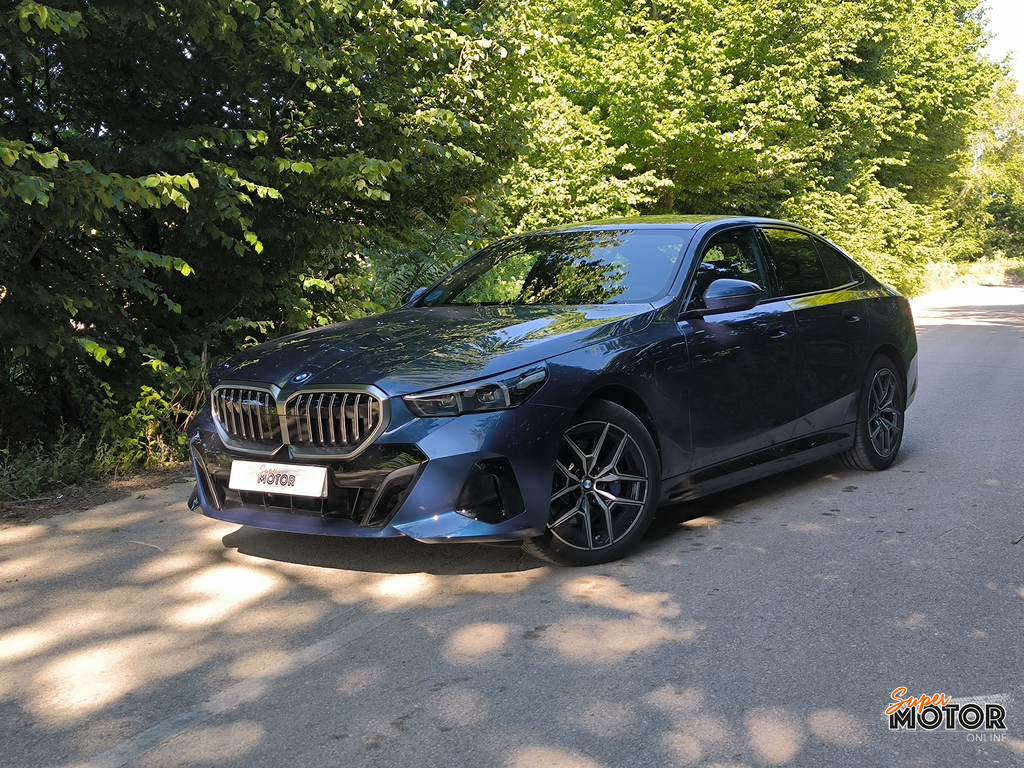 Al volante del BMW 530e Xdrive 2026