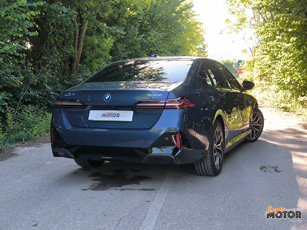 Al volante del BMW 530e Xdrive 2026
