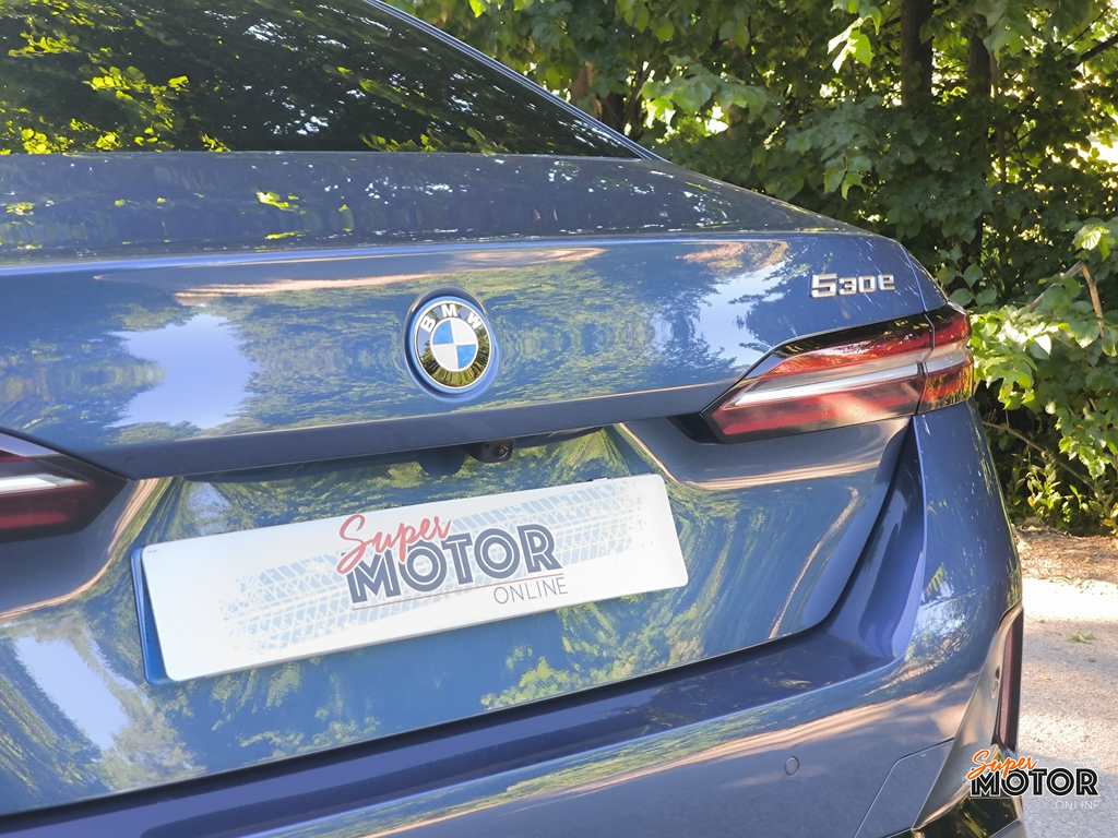 Al volante del BMW 530e Xdrive 2026