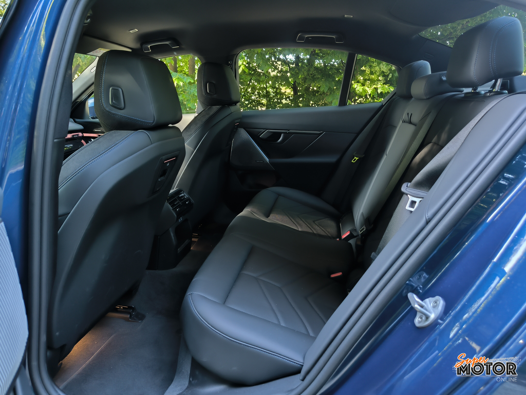 Al volante del BMW 530e Xdrive 2026