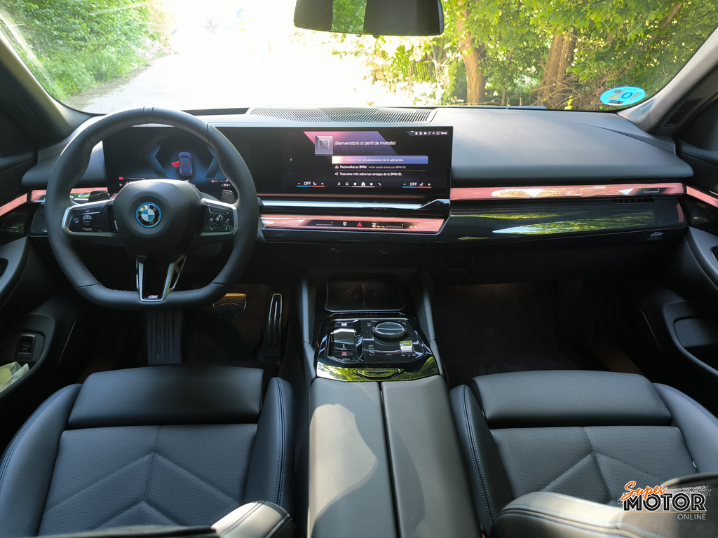 Al volante del BMW 530e Xdrive 2026