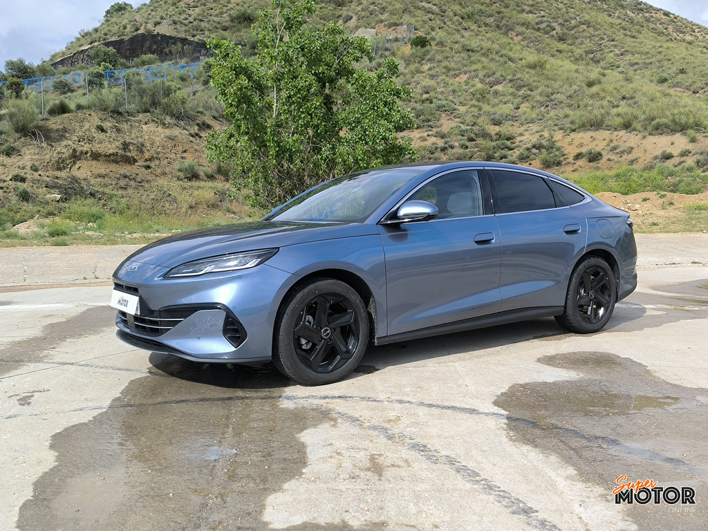 Al volante del BYD Seal 6 DM-i 2026