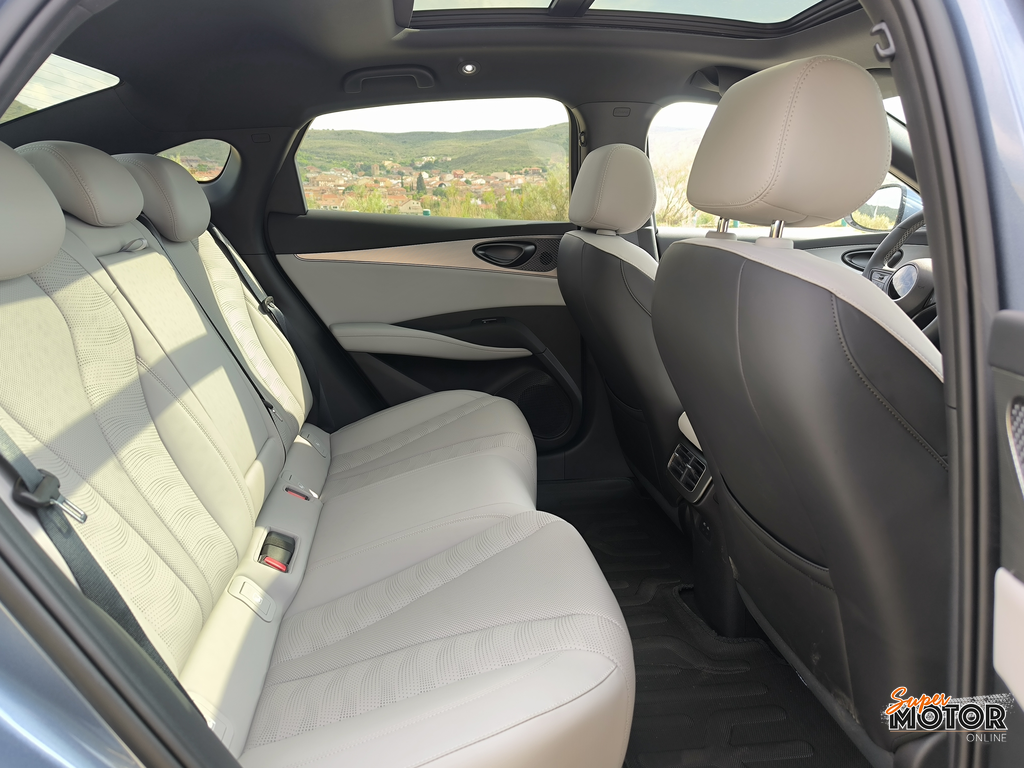 Al volante del BYD Seal 6 DM-i 2026