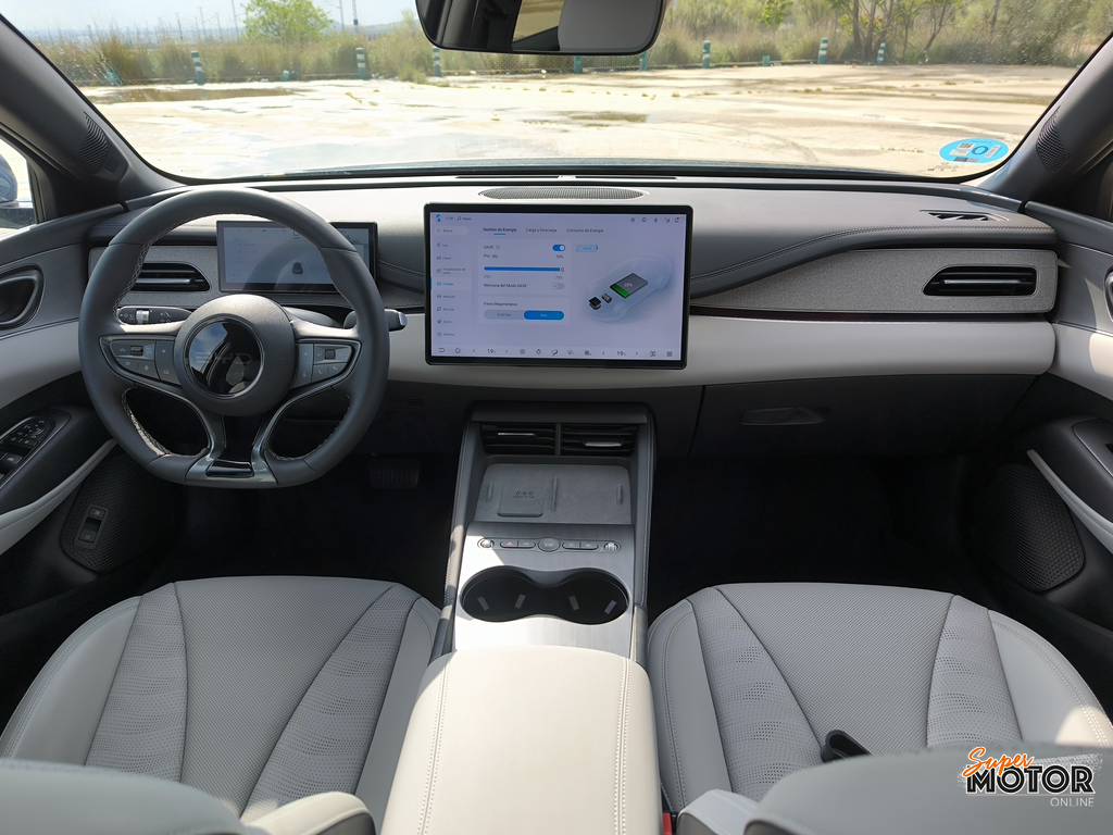 Al volante del BYD Seal 6 DM-i 2026