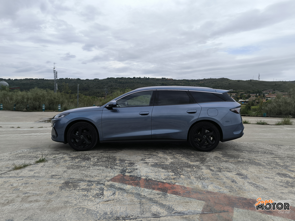 Al volante del BYD Seal 6 DM-i Touring 2026