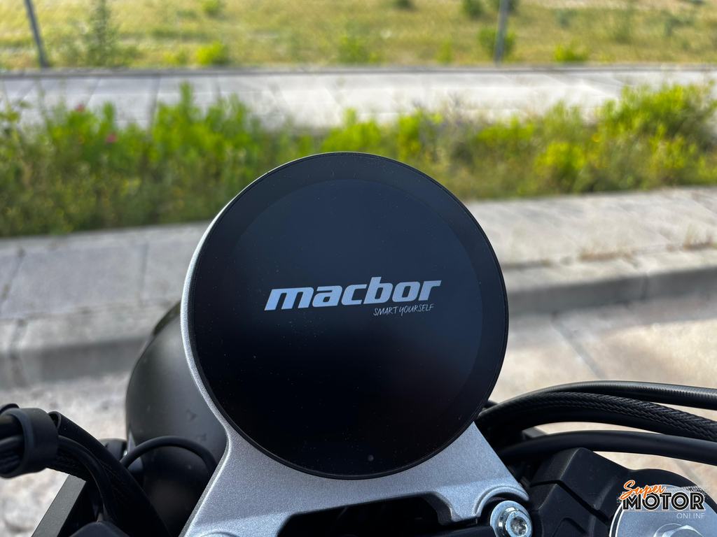 Rodando con la Macbor Rockster 410 2026
