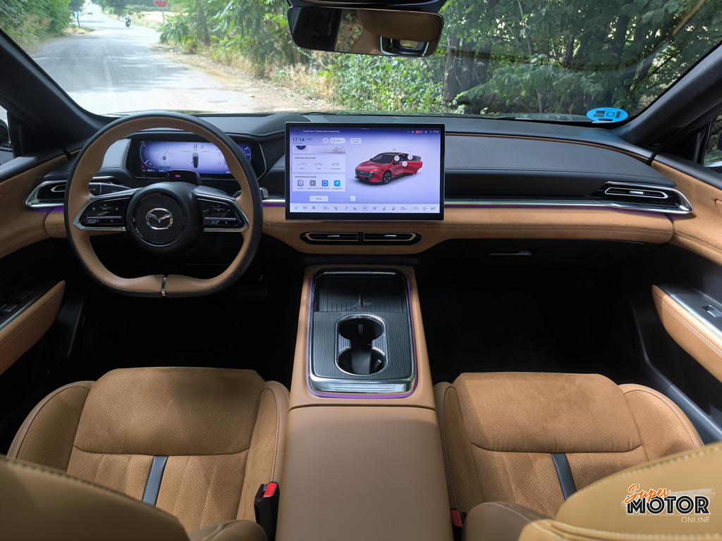 Al volante del Mazda 6e Standard Range 2026