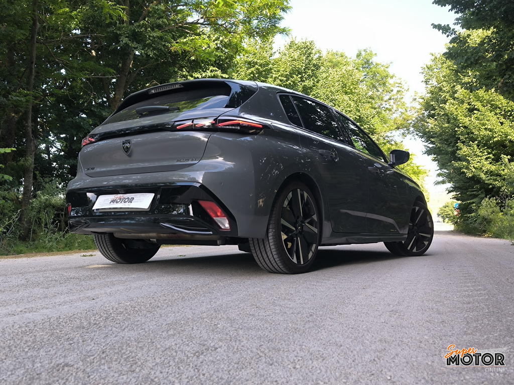 Al volante del Peugeot 308 GT Line PHEV 2026