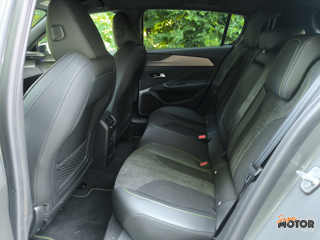 Al volante del Peugeot 308 GT Line PHEV 2026