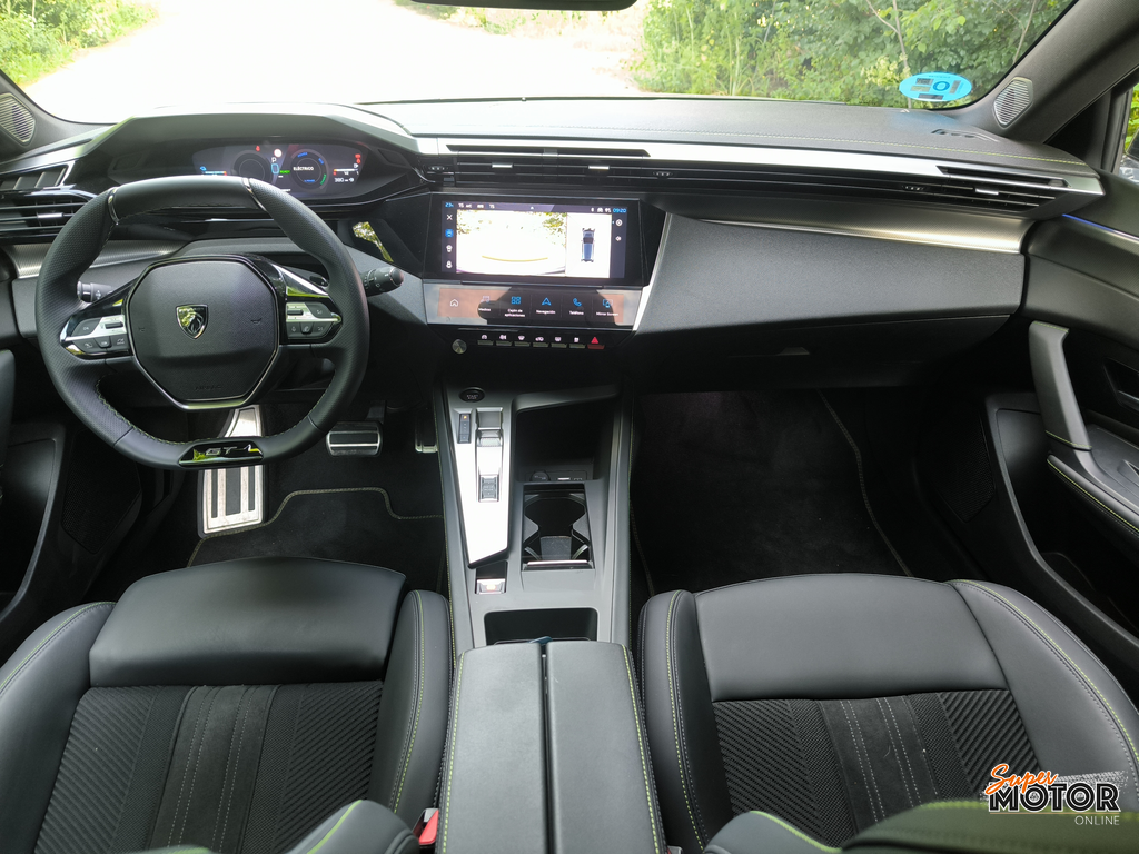 Al volante del Peugeot 308 GT Line PHEV 2026